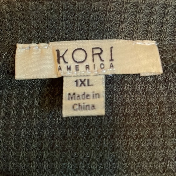 Kori America - green waffle top with long sleeves and leopard print; size 1XL - Picture 8 of 9